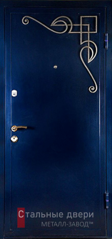 Дверь с ковкой №1